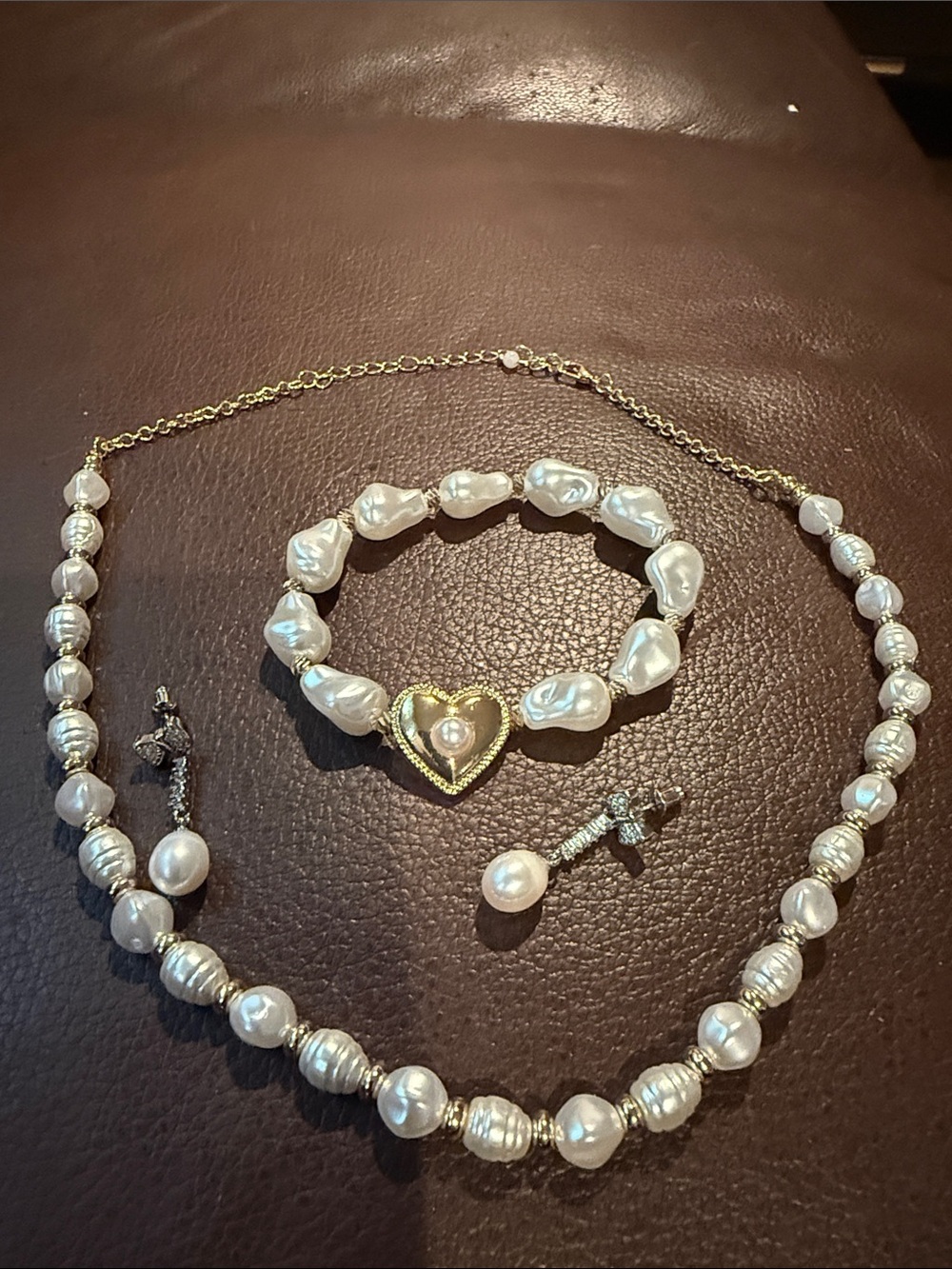 Gold Heart Pearl Bracelet and Pearl Necklace Set - White Pearls earrings